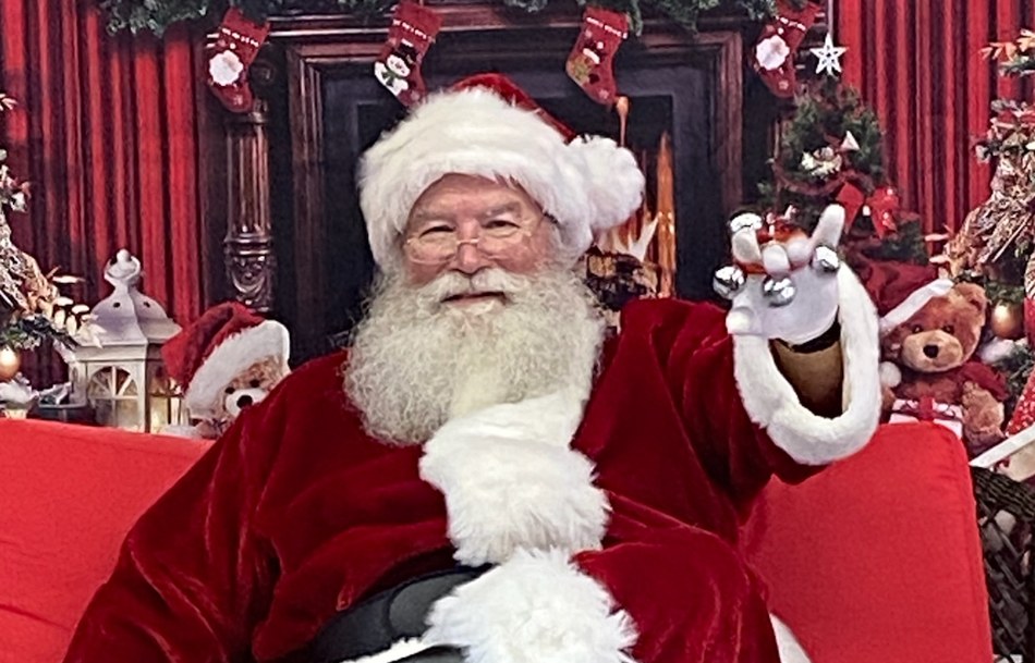 santa-claus-sitting.jpg