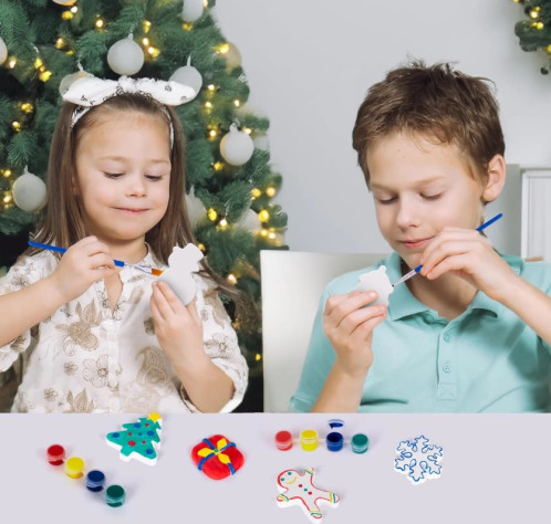 2 children engaging in holiday crafting